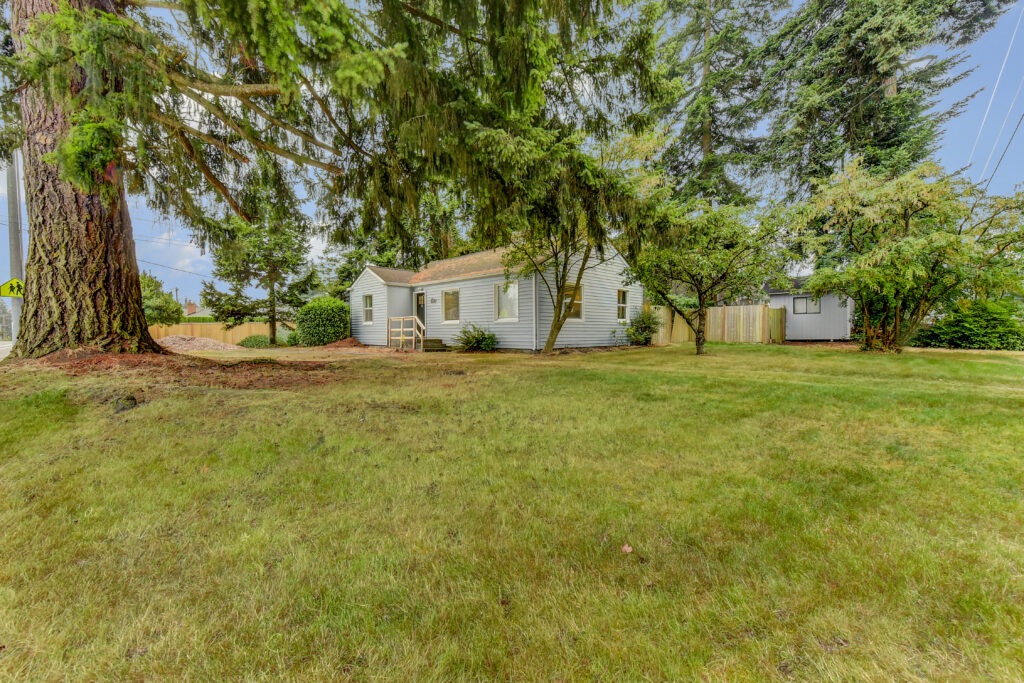 Rent to own Everett WA home at 624 Madison St with a quarter-acre fully fenced yard and garden shed